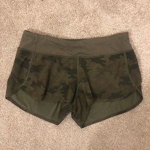 Lululemon Speed Up Shorts 2.5” - size 6